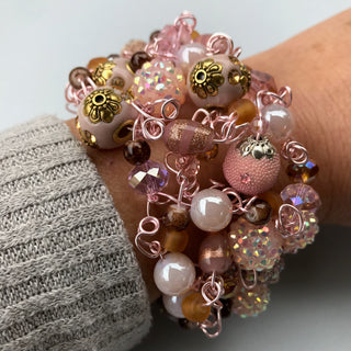 MAKE A BEADED BRACELET